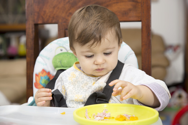 Dítě jíst z desky - Fotografie, Obrázek