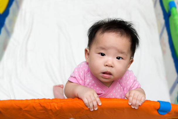 Çocuk Parkı içinde Asya bebek - Fotoğraf, Görsel