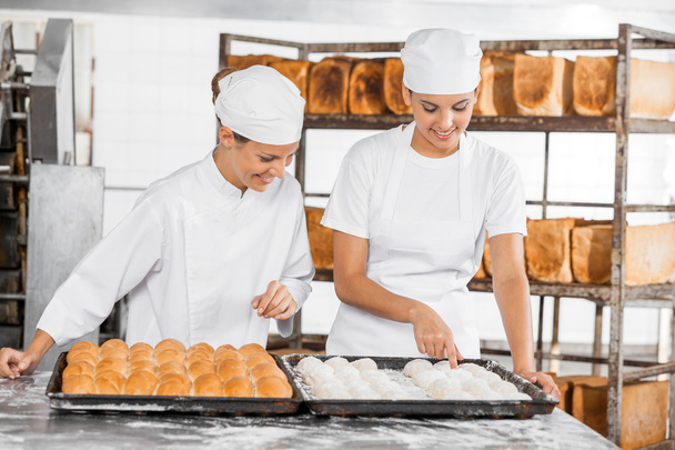 Female Bakers Analyzing Dough At Table - Foto, Imagem