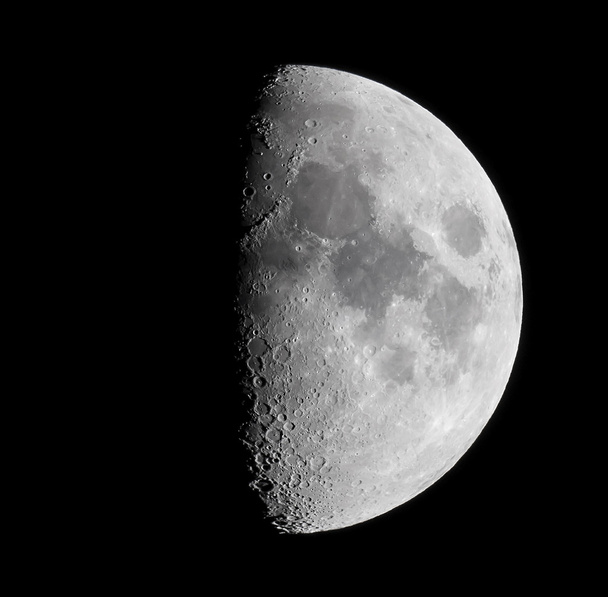 Luna nella notte limpida
 - Foto, immagini