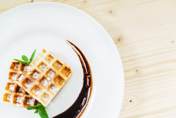 waffle with chocolate on  plate - 写真・画像