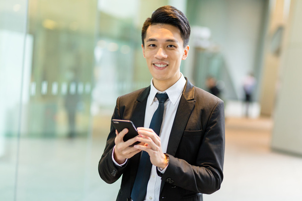 Giovane asiatico businessman in business suit
 - Foto, immagini