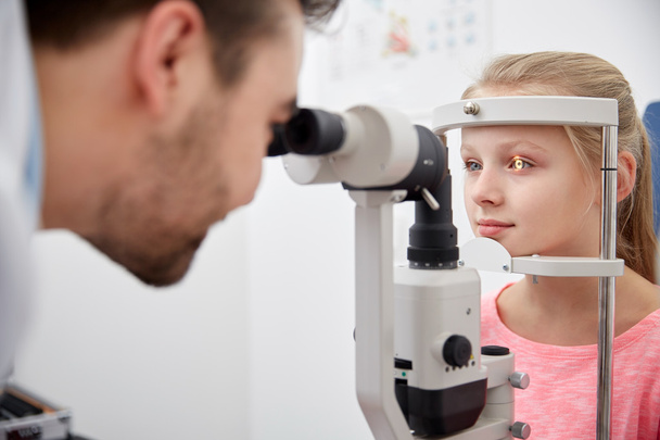 optician with tonometer and patient at eye clinic - Valokuva, kuva