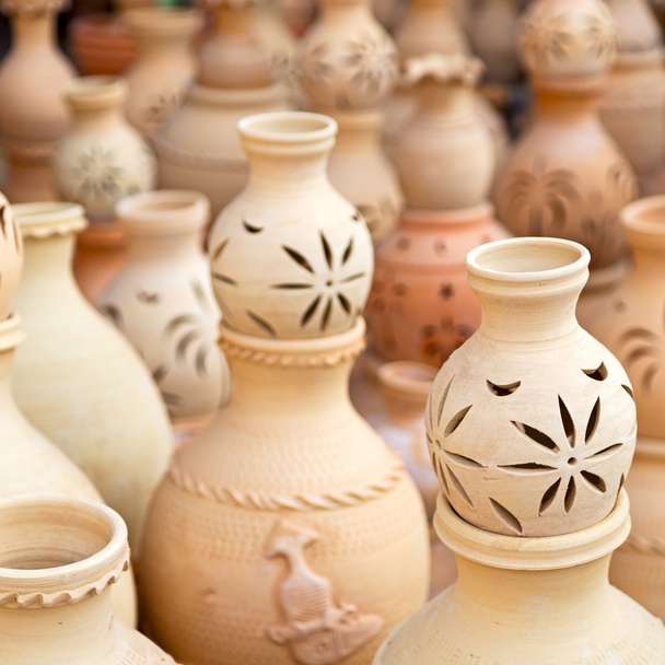 in moscato di oman la vecchia fabbricazione di vendita del mercato della ceramica contiene
 - Foto, immagini