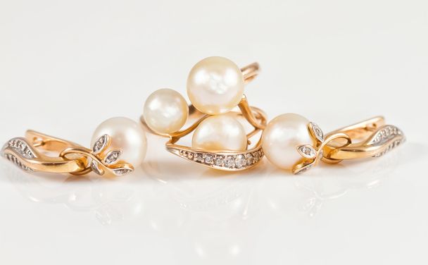sada luxusní zlaté šperky s perlami - Fotografie, Obrázek
