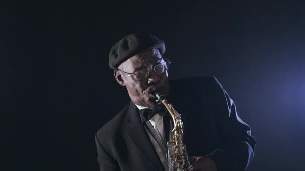musician playing the saxophone - Materiał filmowy, wideo