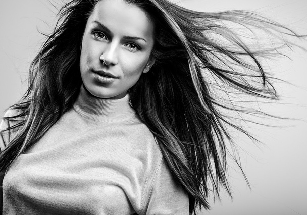 Black-white portrait of young positive and friendly attractive woman. - Foto, afbeelding
