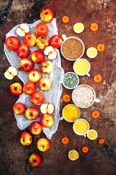 Apples, carrots, beet, cabbage, grapefruit, lemon sliced above r - Fotografie, Obrázek