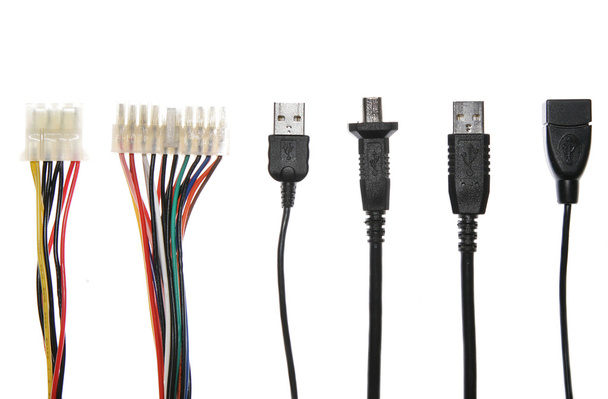 изолированные компьютерные кабели
 - Фото, изображение