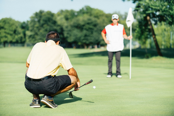 Golfer lezing groen - Foto, afbeelding
