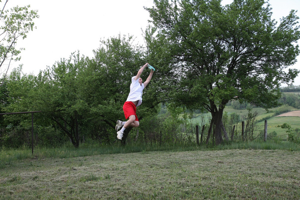 Young man with frisbee - Fotó, kép