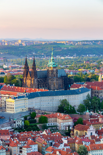 Vue du château de Prague avec la cathédrale Saint-Vitus
  - Photo, image