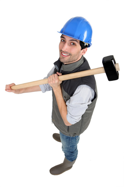 Homme posant avec un marteau de traîneau
 - Photo, image