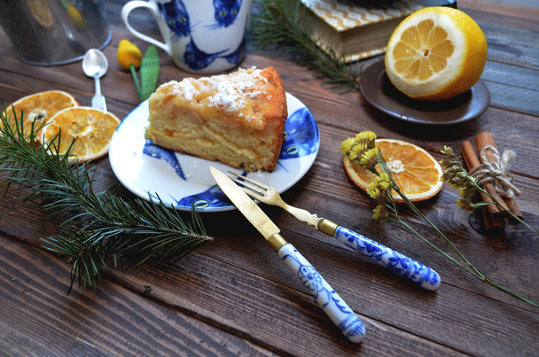 Apple pie with vintage knife and fork painted  blue flowers - Foto, Bild