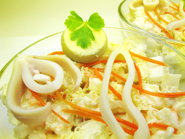 Harina de calamar con ensalada de zanahoria
 - Foto, Imagen