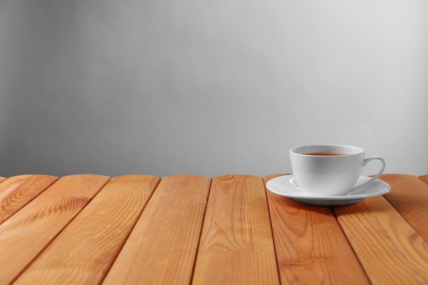 White cup with tea - Фото, зображення