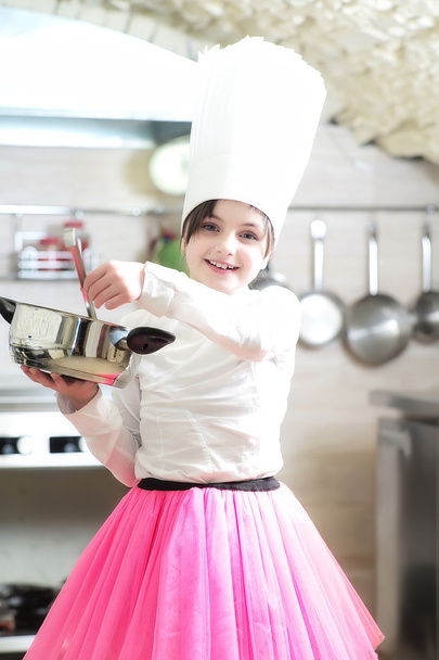 Little girl cook - Valokuva, kuva