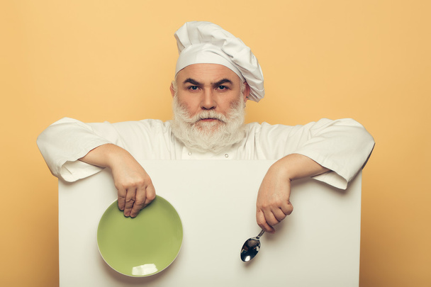 Bearded cook with paper spoon and plate - Fotografie, Obrázek