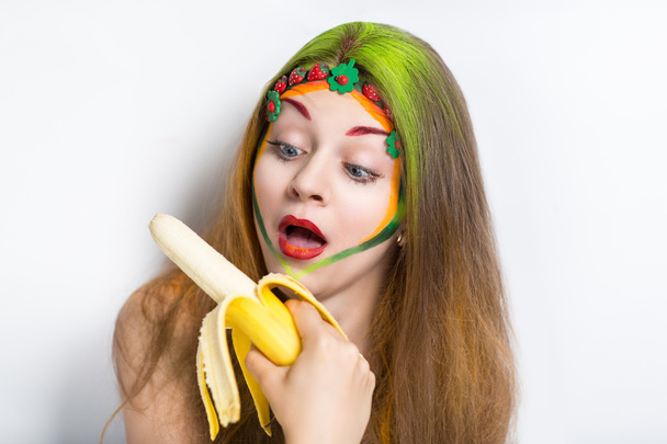 Nainen syö banaania
  - Valokuva, kuva