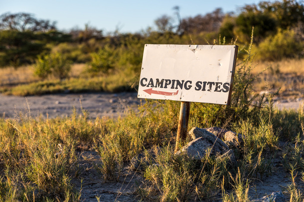 Señal sitios de camping
 - Foto, imagen