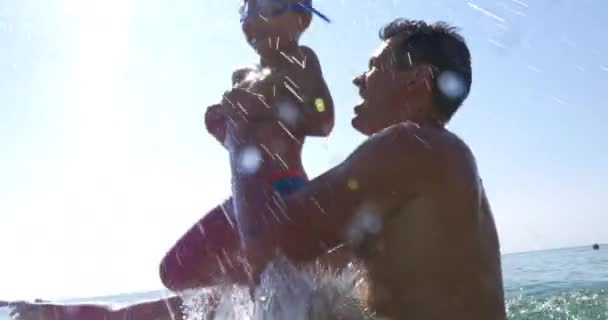 Family fun in water on hot summer day - Filmagem, Vídeo