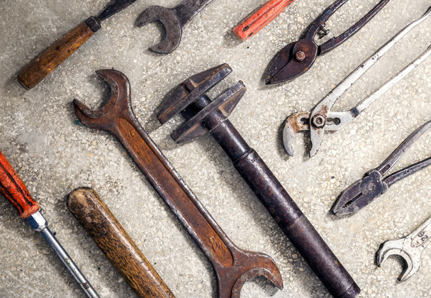 Grungy et rouillé vieux outils à main .Utile comme arrière-plan pour la réparation
 - Photo, image