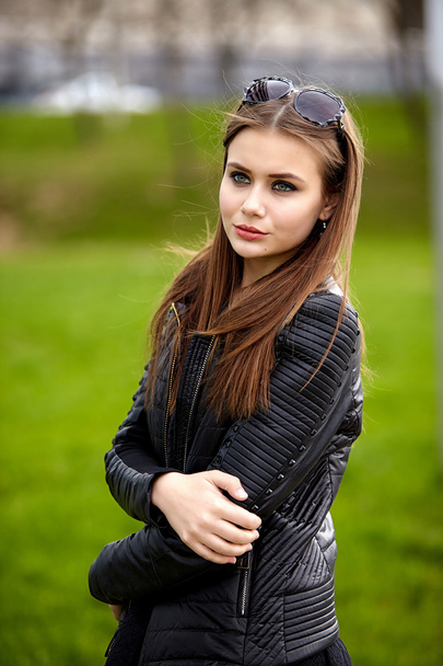 Beautiful young woman in nice black coat - Φωτογραφία, εικόνα