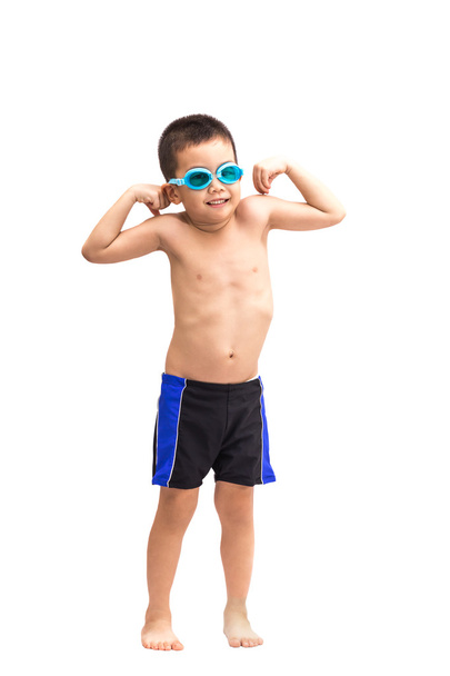 Молодий азіатський хлопчик у купальнику та блакитних окулярах для плавання
 - Фото, зображення