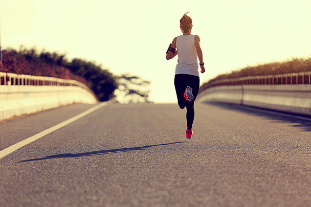 Фітнес жінка бігун
 - Фото, зображення
