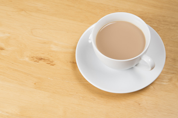 білий чай на блюдці
 - Фото, зображення