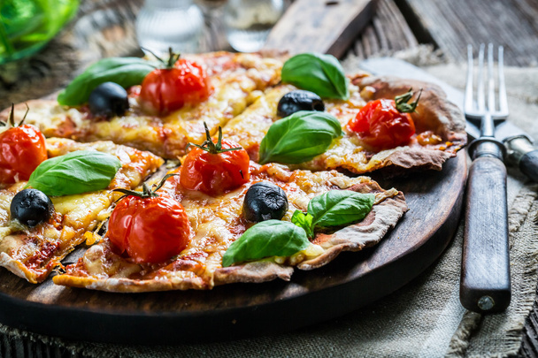 Freshly baked mini pizzas with tomatoes, cheese and basil - Fotoğraf, Görsel