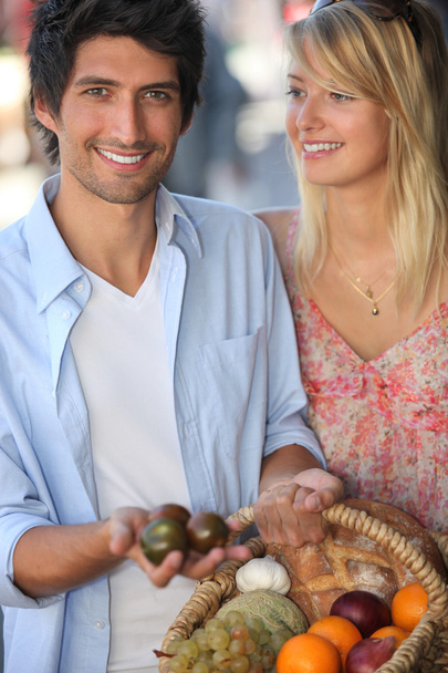Young couple choosing fruit - Fotó, kép