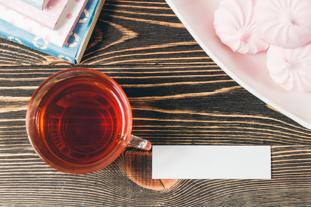 Fresh Pink Zephyr Marshmallow Cup of Tea Sweet Dessert Concept - Zdjęcie, obraz