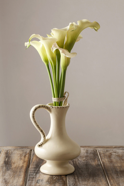 Bouquet of white calla flowers (Zantedeschia) - Foto, Imagen