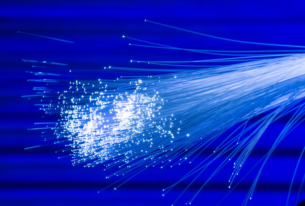 Optische Fasern Dinamic fliegen aus der Tiefe auf Technologie Hintergrund - Foto, Bild