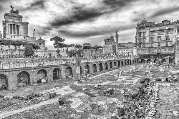 Trajan's Market, Ruins in via dei Fori Imperiali, Rome, Italië - Foto, afbeelding