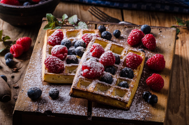 Waffles with berries - Φωτογραφία, εικόνα