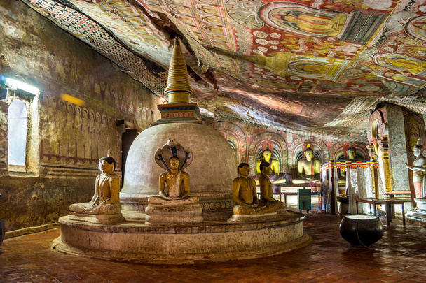 Templo de la cueva en Dambulla, Sri Lanka
.  - Foto, imagen