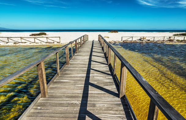 Boardwalk від пляжу в місті Stintino - Фото, зображення