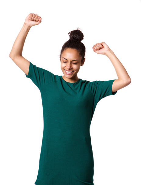 Mujer atractiva con las manos levantadas en celebración
 - Foto, imagen