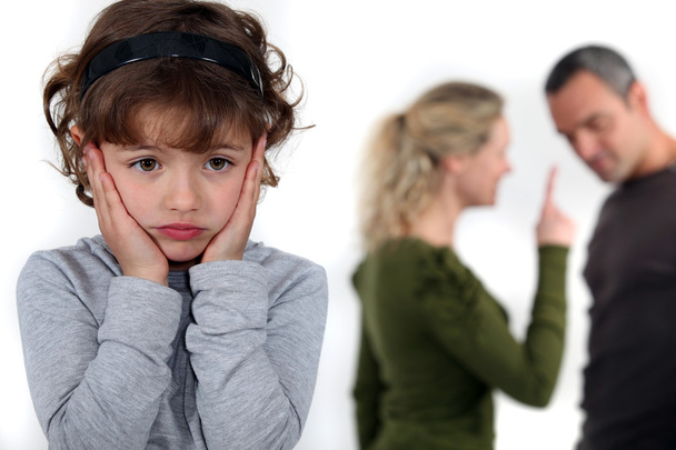 Little girl upset by parents arguing - Foto, afbeelding