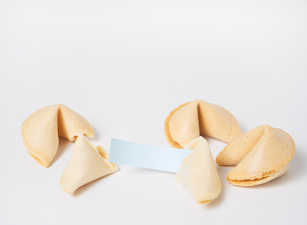 Biscoitos da sorte no fundo branco
 - Foto, Imagem