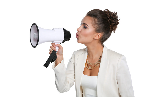 Biznes kobieta z megafonem krzyczy i krzyczy odizolowany na białym tle - Zdjęcie, obraz