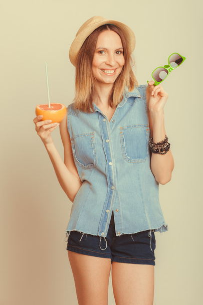 Happy woman in hat drinking grapefruit juice. Diet - Valokuva, kuva