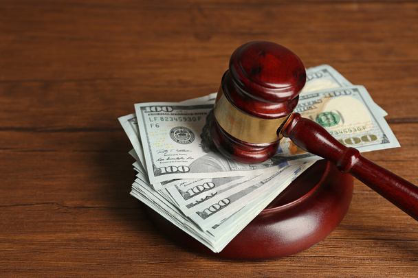 Law gavel with dollars - Φωτογραφία, εικόνα