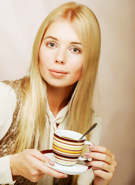 pretty woman drinking coffee - Zdjęcie, obraz