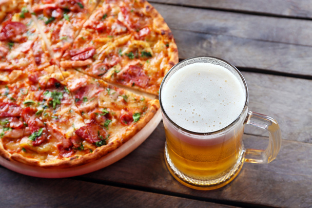 Tasty pizza and glass of beer  - Foto, Bild