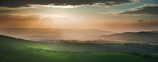 Beau paysage de campagne anglais sur des collines vallonnées
 - Photo, image