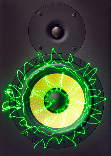 Muzyka głośniki monitora z zielonym laserem promienie. - Zdjęcie, obraz