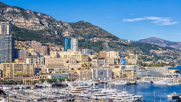 Vista panoramica su Monaco dalla collina del Palazzo Reale
 - Foto, immagini